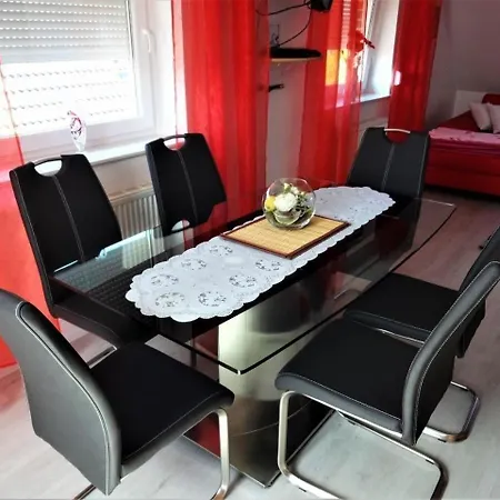 In Burg Auf Mit Grill, Garten Und Terrasse Apartment